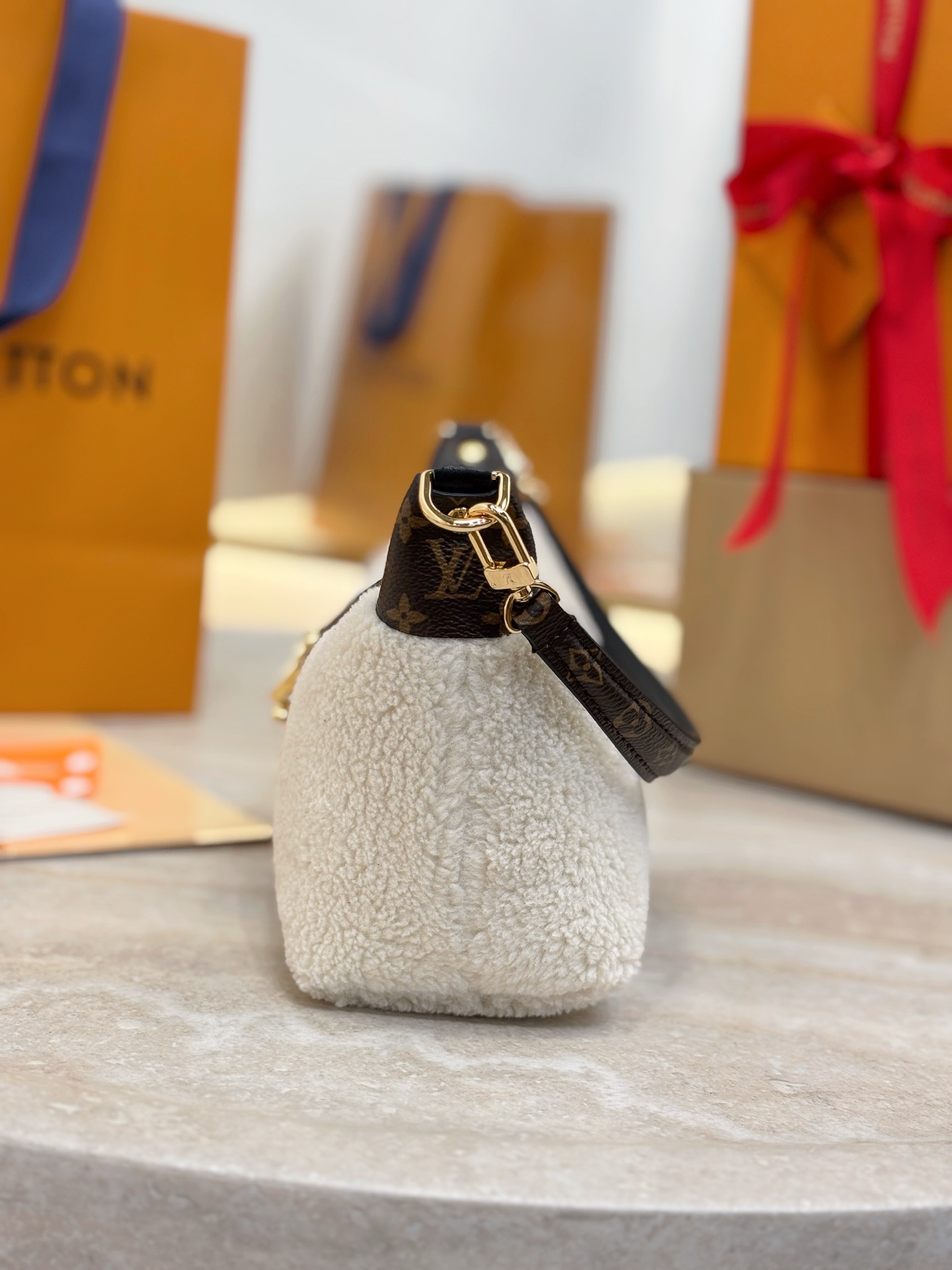 LV POCHETTE MIA 루이비통 핸드백 숄더백 가방