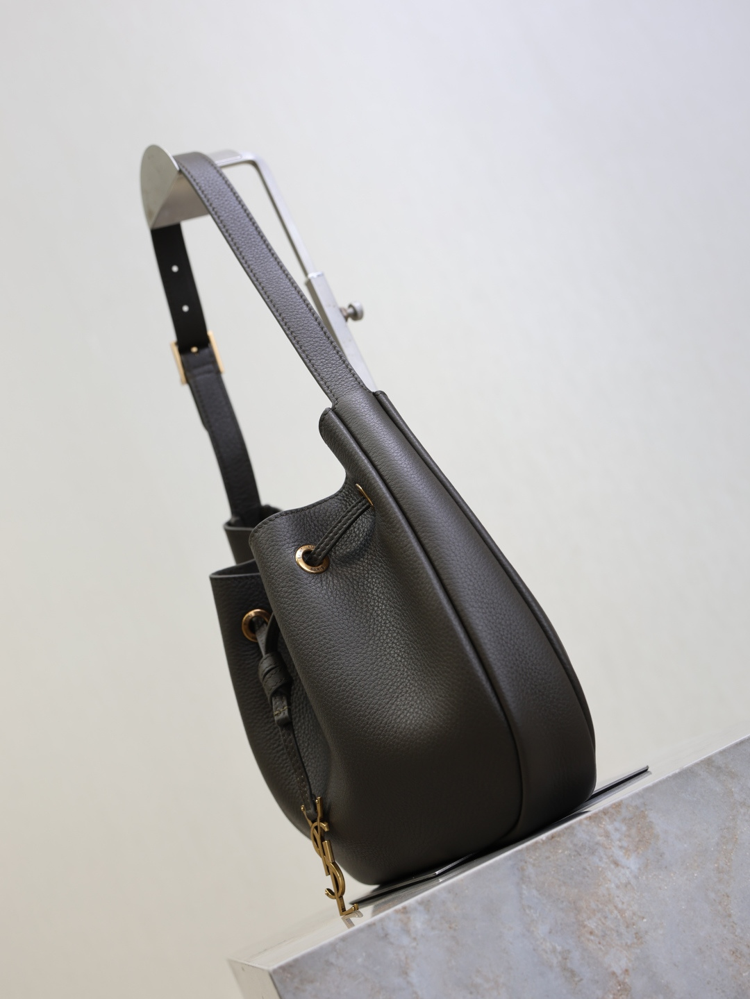 YSL PARIS VII 생로랑 그레인 가죽 스몰 HOBO 핸드백 가방