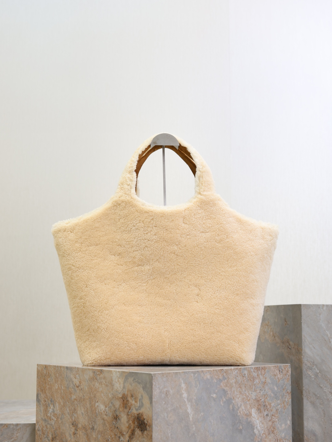 YSL ICARE 생로랑 라지 양모 토트백 가방