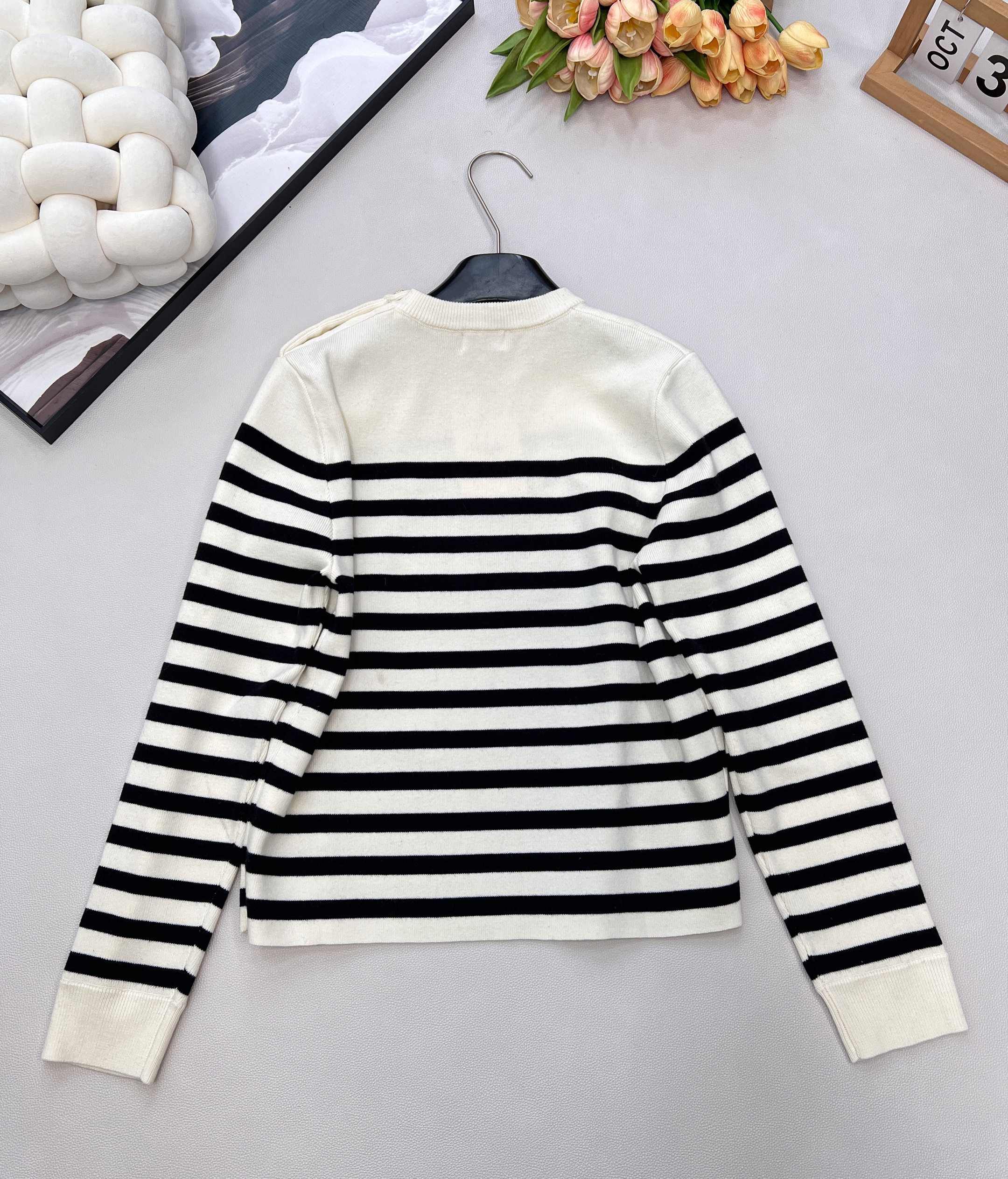 Celine 셀린느 스트라이프 숄더 금장 버튼 니트 의류