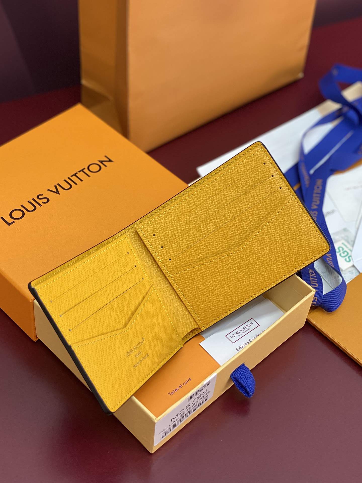 LV 루이비통 M25795 반지갑