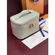 LV 루이비통 M25856 미디움 파우치백 가방