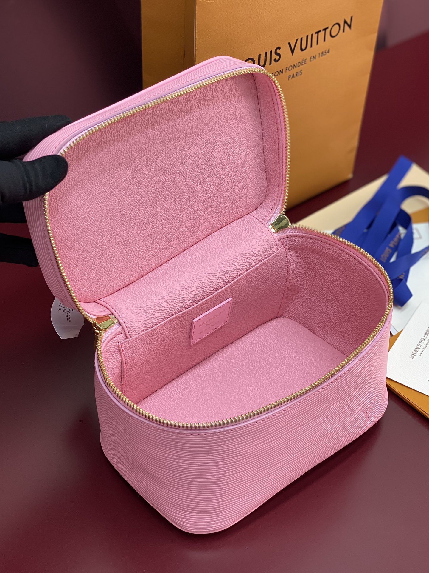 LV 루이비통 M25856 미디움 파우치백 가방