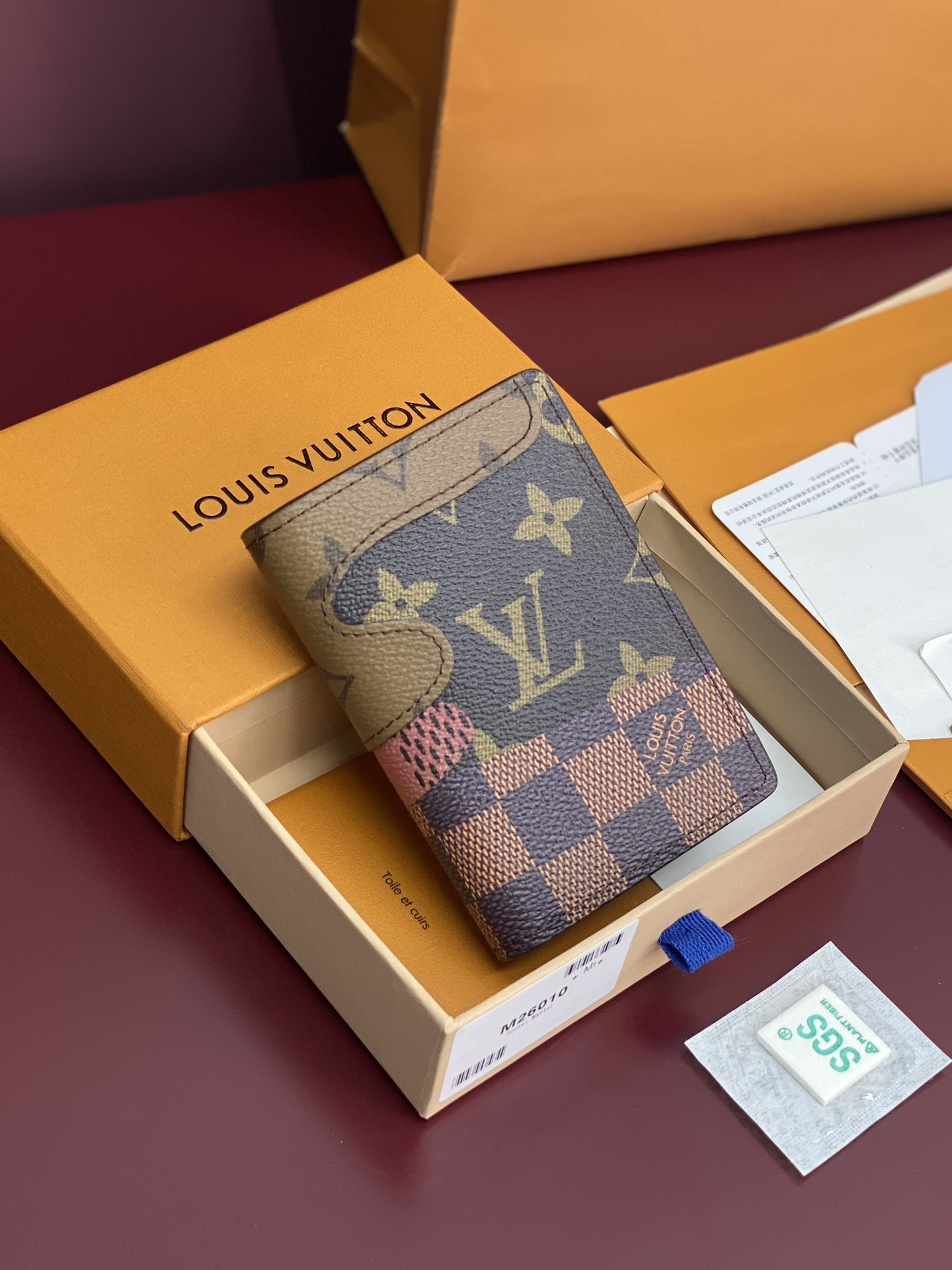LV 루이비통 M26010 카드지갑