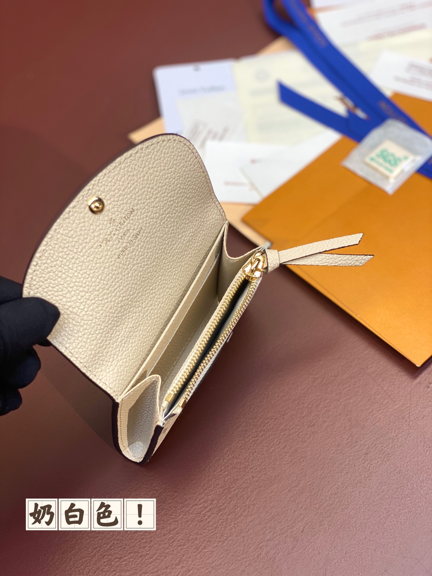 LV 루이비통 M81520 여성용 동전·카드 지갑(크림)