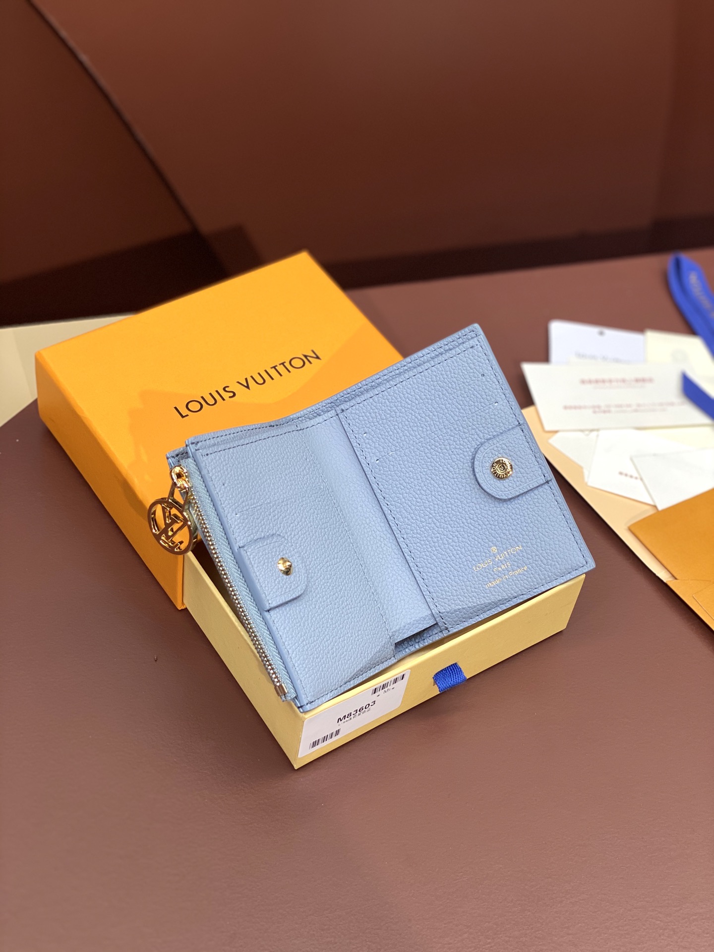 LV 루이비통 M83603 Portefeuil Lisa 카드 지갑 (스모그블루)