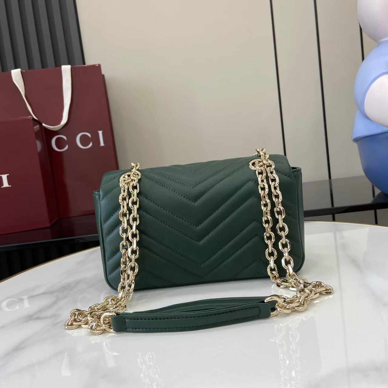 GUCCI 구찌 체인 핸드백 숄더백 가방 미디움