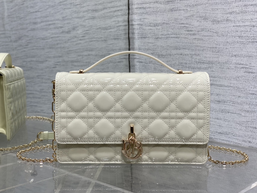 Dior CD 디올 중형 미디움 진주 체인 클러치백 가방