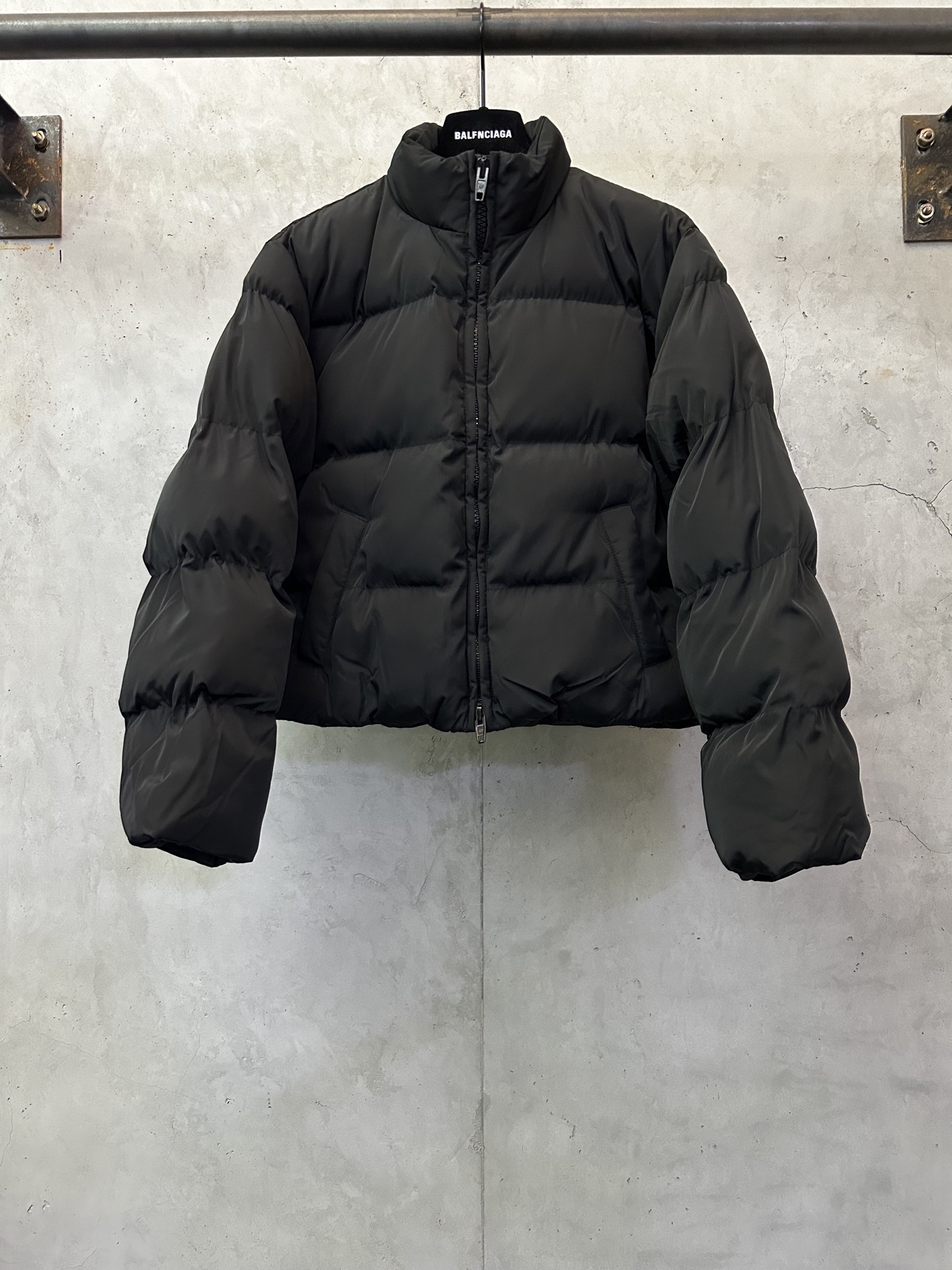 Balenciaga 발렌시아가 숏 로고 자수 패딩 다운 점퍼 자켓 의류