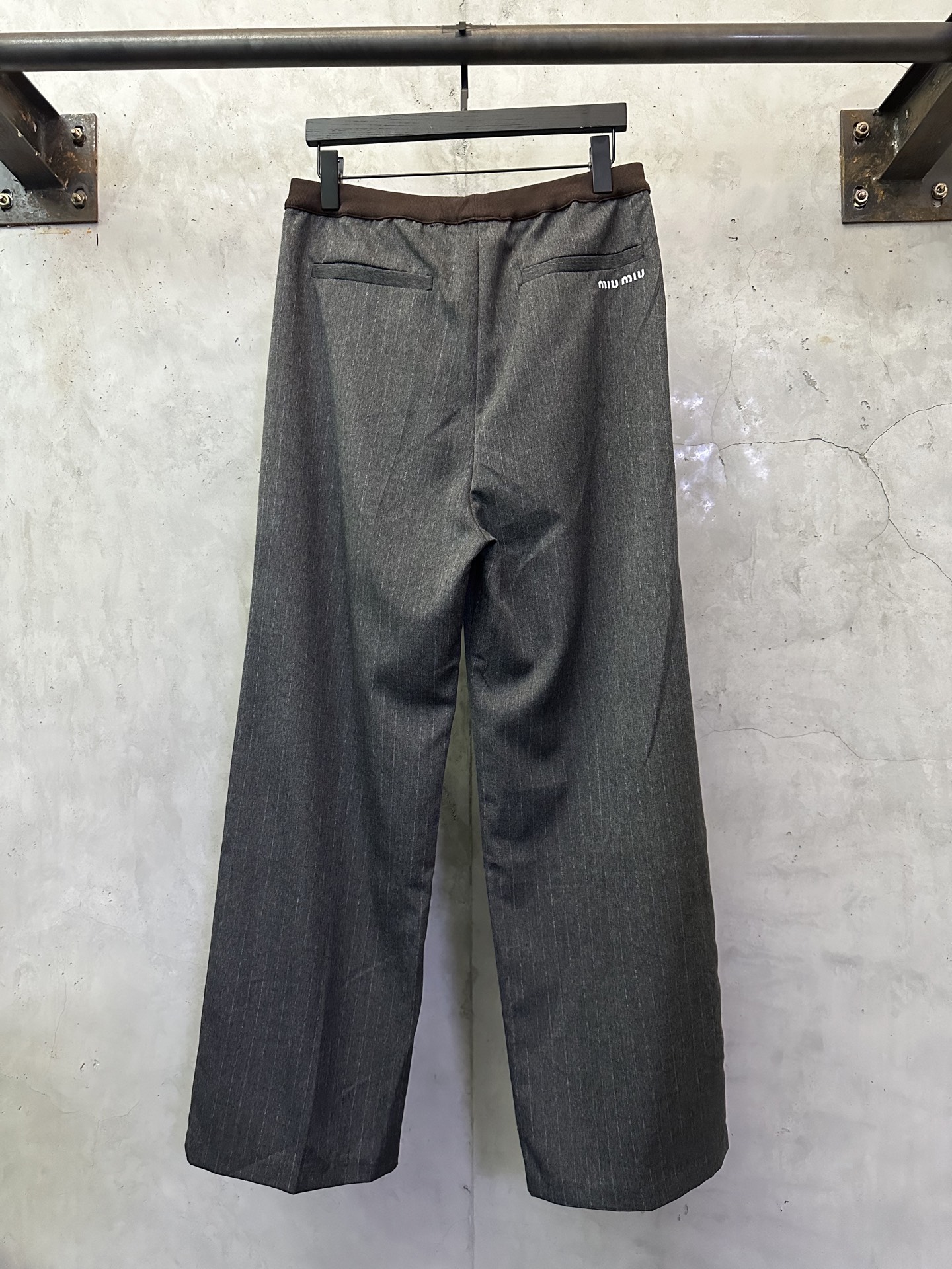 MIUMIU 미우미우 스트링 디테일 스트라이프 스트레이트 팬츠 바지 의류