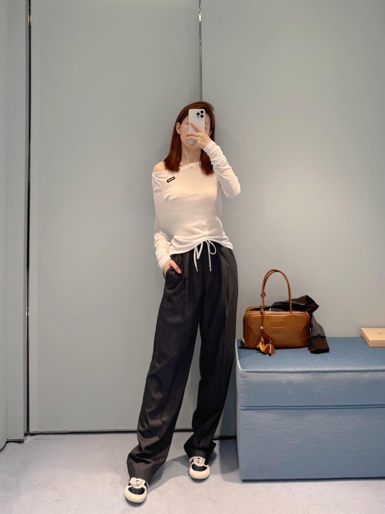 MIUMIU 미우미우 스트링 디테일 스트라이프 스트레이트 팬츠 바지 의류