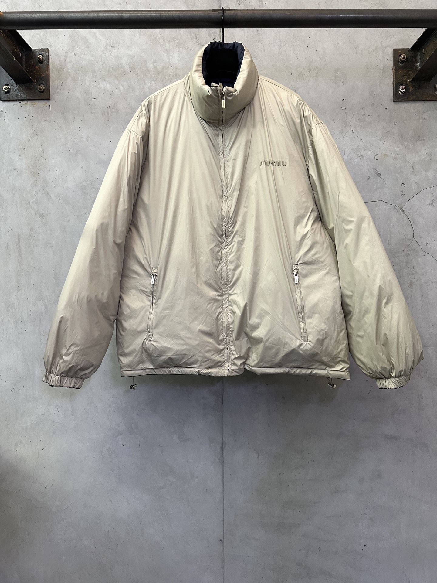 MIUMIU 미우미우 더블페이스 하이넥 로고 집업 다운 패딩 재킷 의류