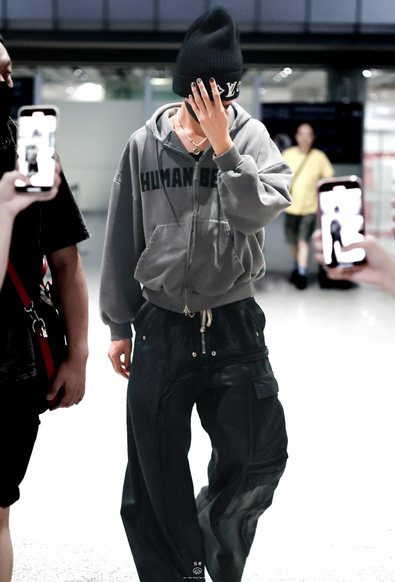 Balenciaga 발렌시아가 HUMAN BEING 시리즈 패치 장식 후드 집업 자켓 의류