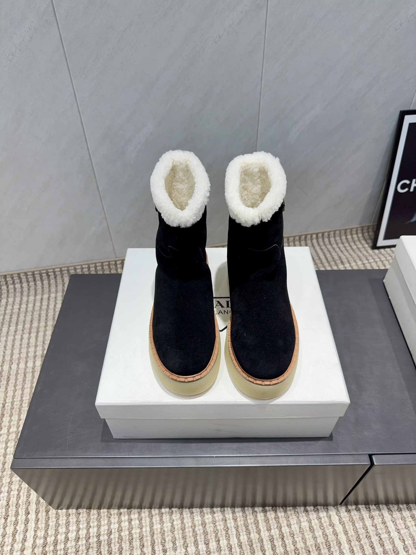 PRADA 프라다 삼각 버클 두꺼운 굽 숏부츠 신발