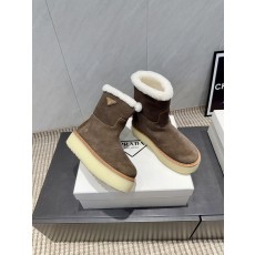 PRADA 프라다 삼각 버클 두꺼운 굽 숏부츠 신발