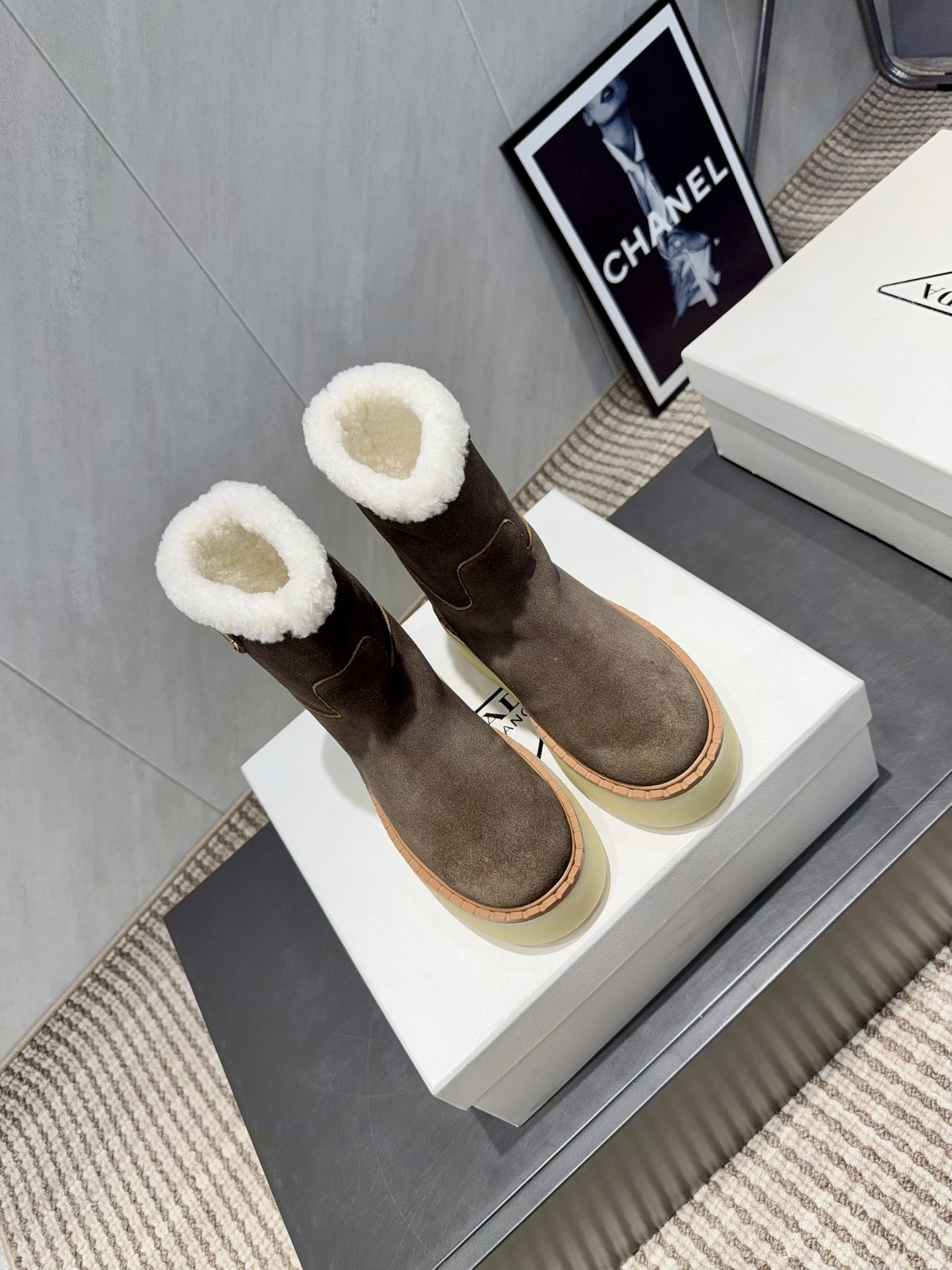 PRADA 프라다 삼각 버클 두꺼운 굽 숏부츠 신발