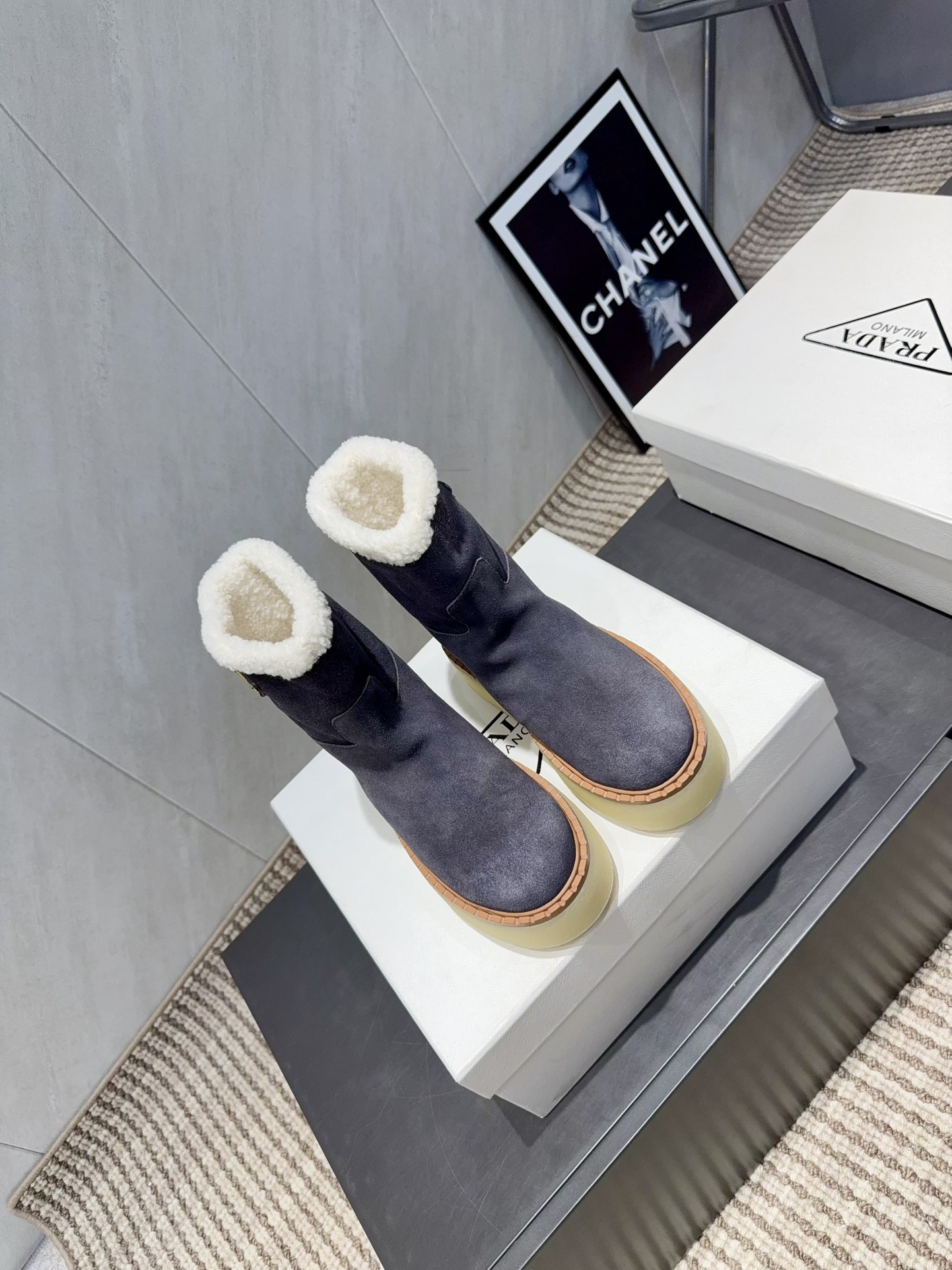 PRADA 프라다 삼각 버클 두꺼운 굽 숏부츠 신발