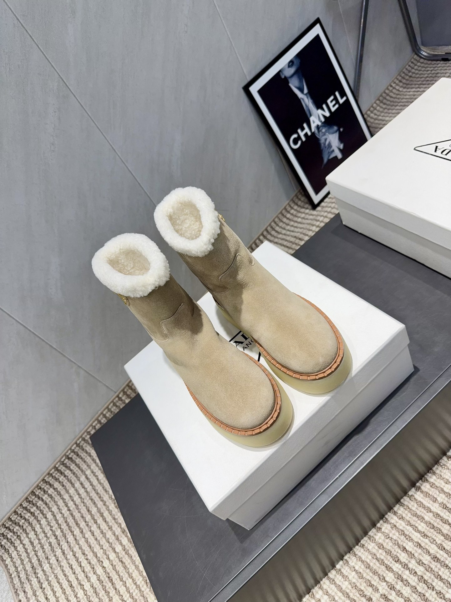 PRADA 프라다 삼각 버클 두꺼운 굽 숏부츠 신발