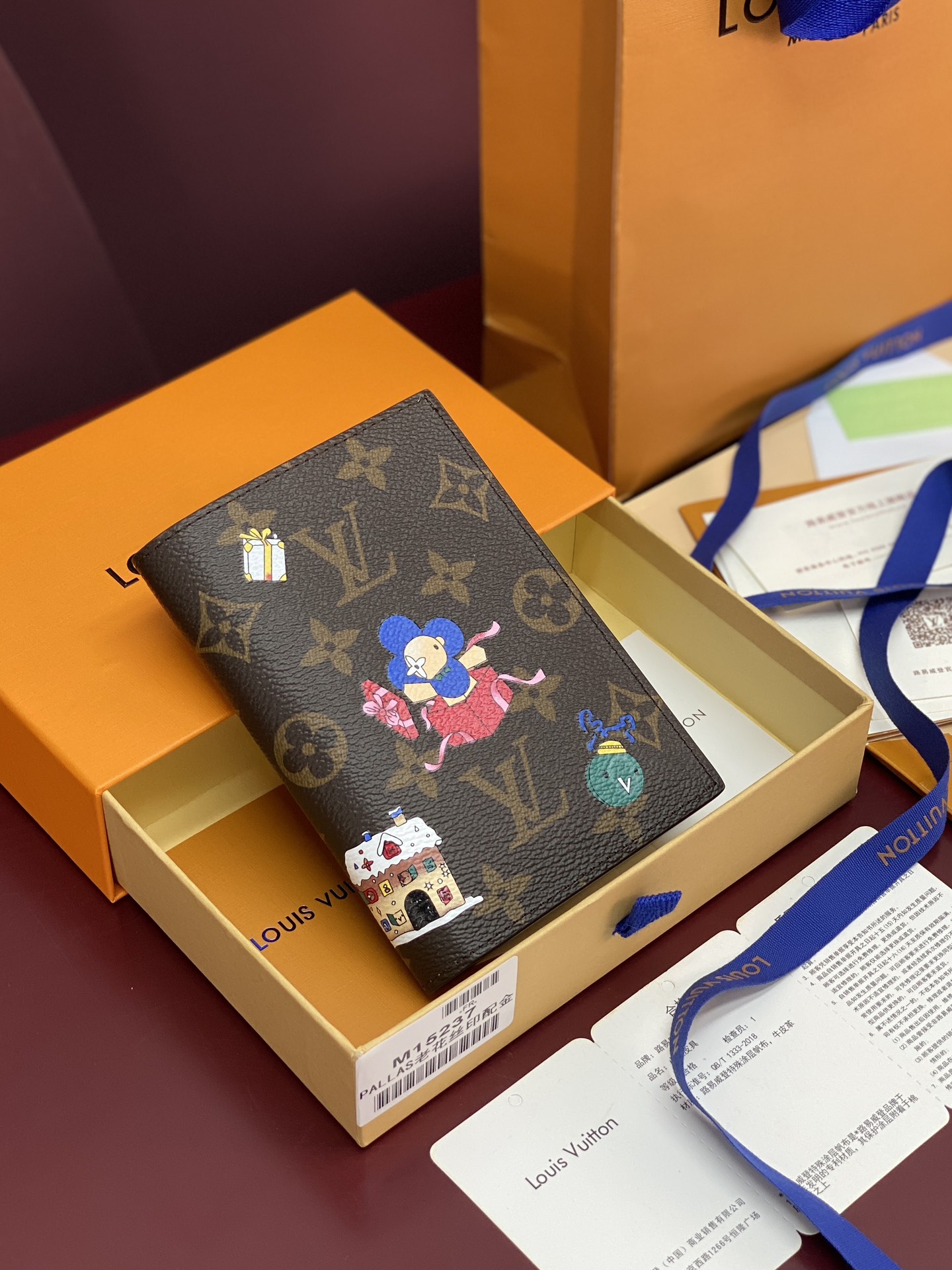 Louis Vuitton Passport Holder – M15327 루이비통 여권 지갑