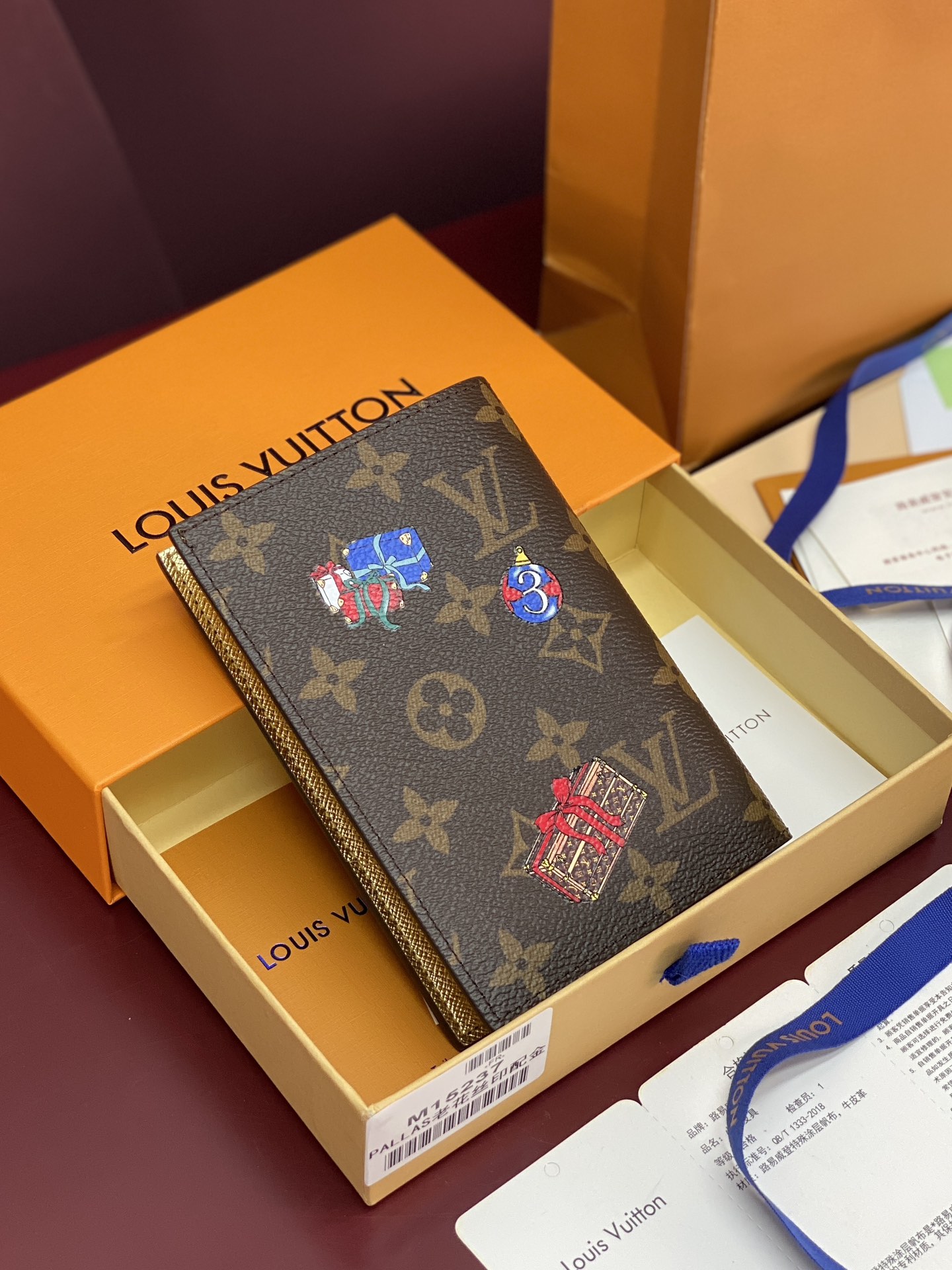 Louis Vuitton Passport Holder – M15327 루이비통 여권 지갑