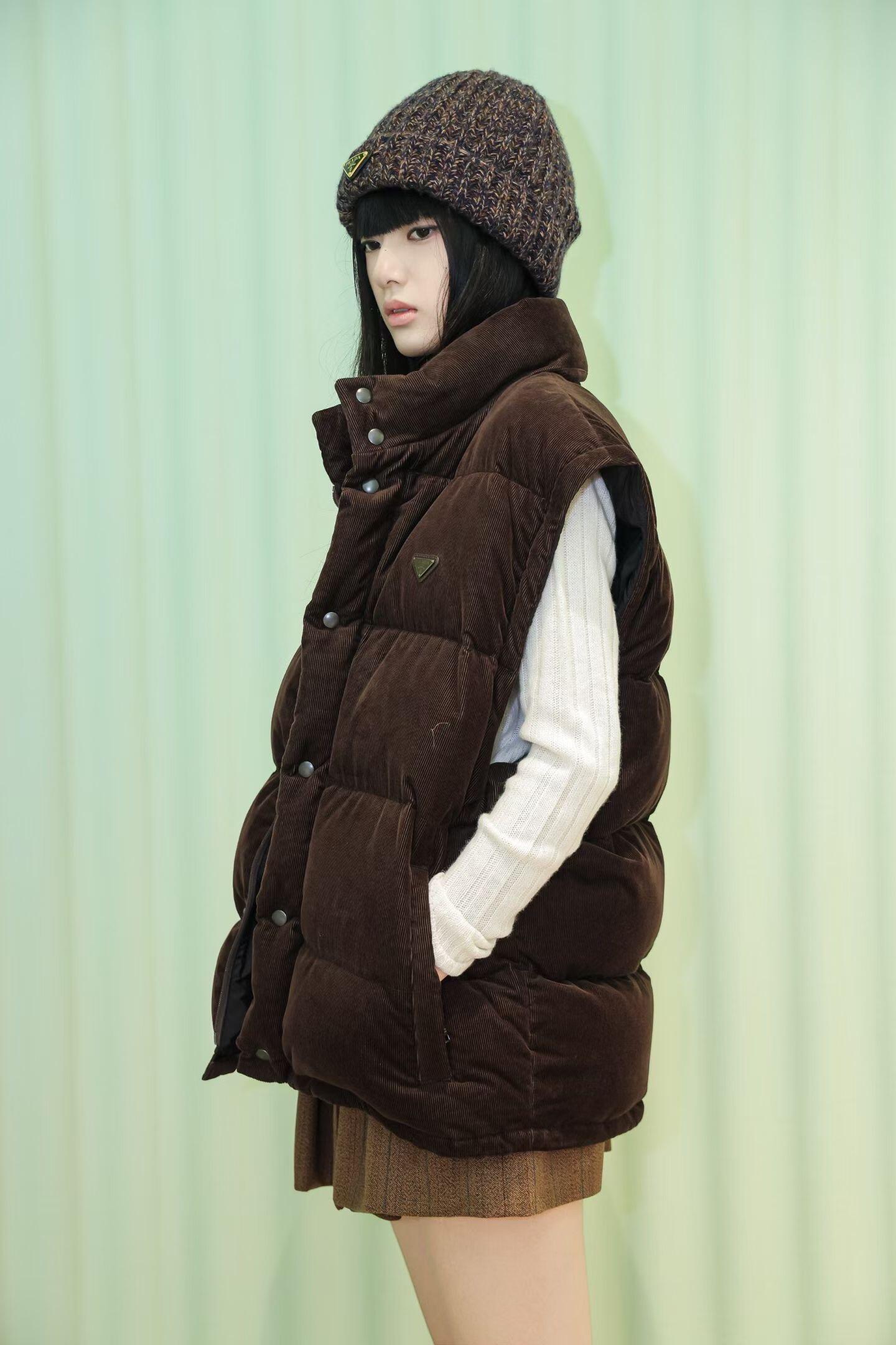 PRADA 프라다 삼각 로고 기능성 다운 패딩 점퍼 재킷 의류