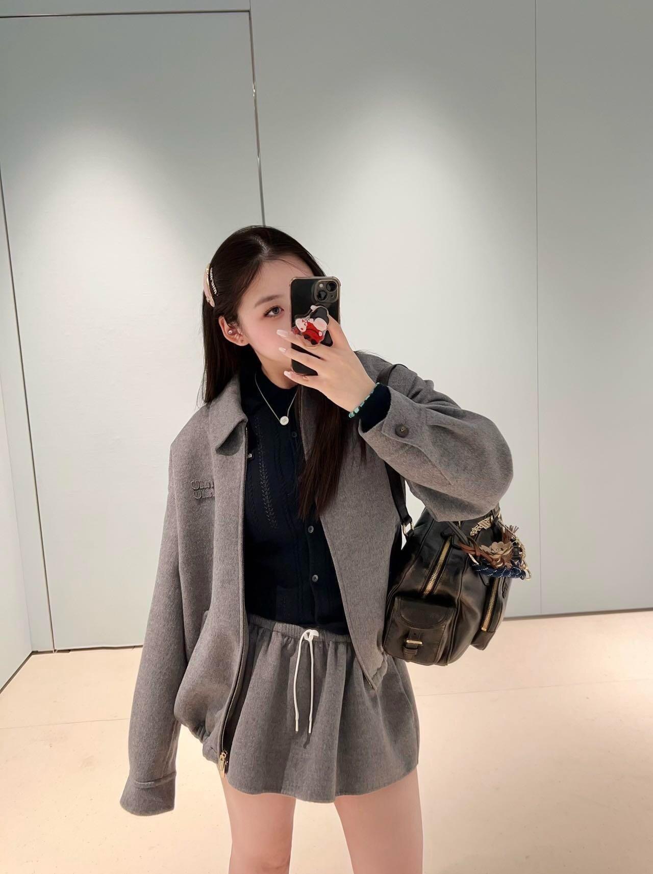 miumiu 미우미우 솔리드 자수 롱슬리브 카라 집업 재킷 자켓 의류