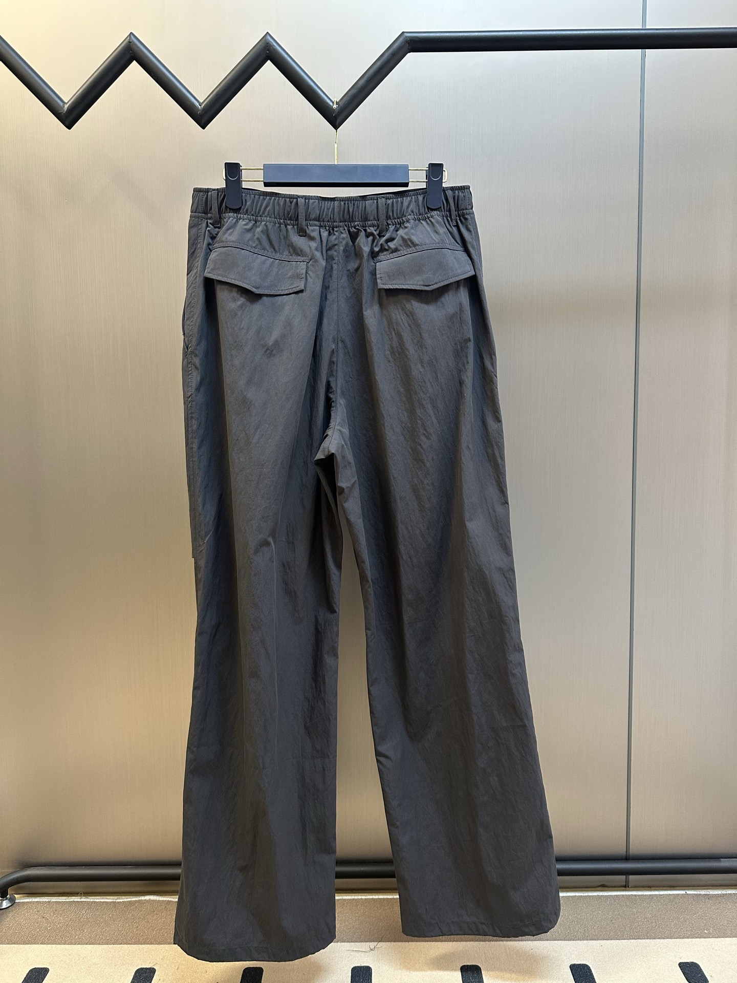 LV 루이비통 플라워 엠보 레저 팬츠 바지 의류