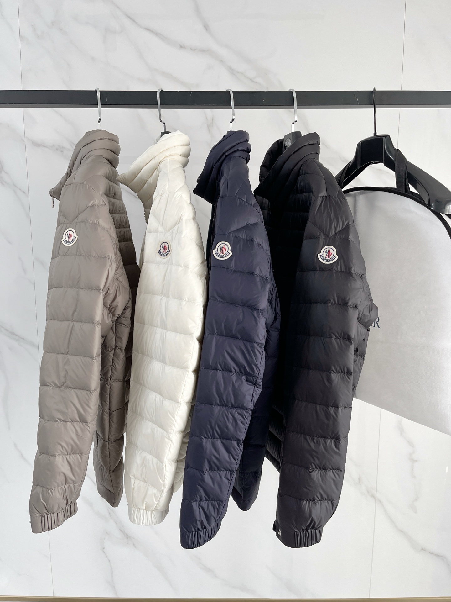 Moncler 몽클레어 몽클레르 다운 패딩 점퍼 자켓 재킷 의류