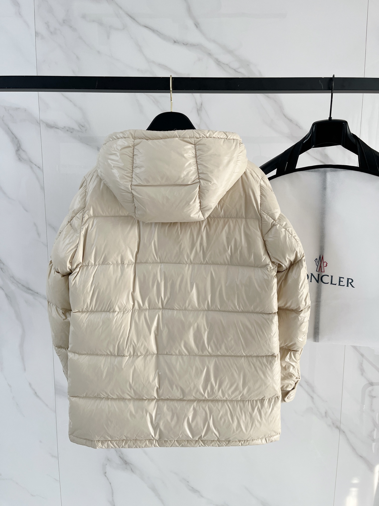 Moncler 몽클레어 몽클레르 다운 패딩 점퍼 자켓 재킷 의류