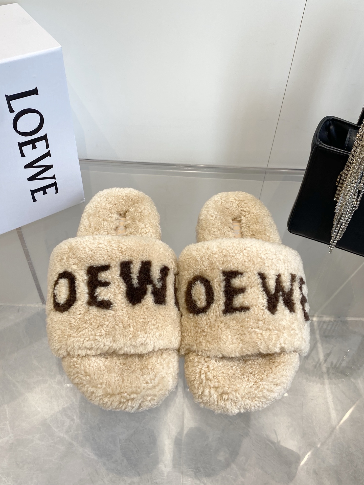 LOEWE 로에베 레터링 퍼 슬리퍼 신발