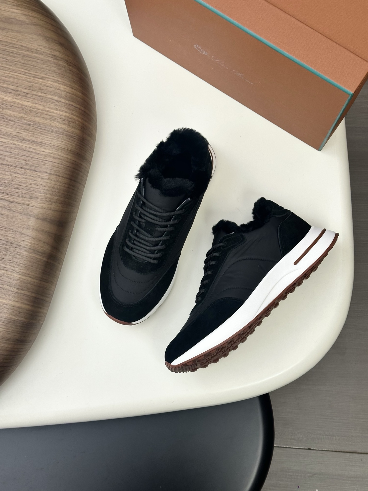 Loro Piana Weekend Walk 로로 피아나 남성 방수 스니커즈 신발