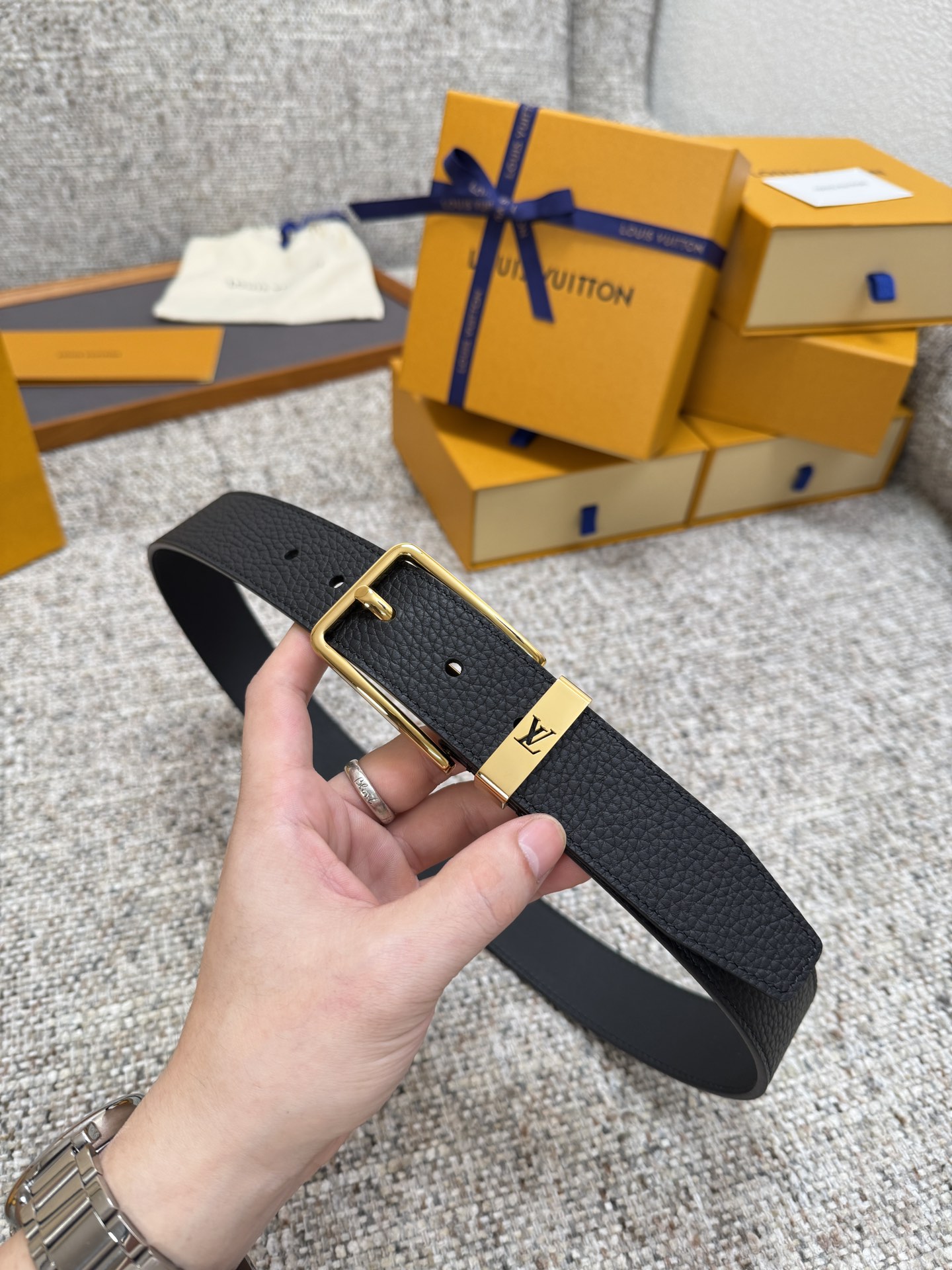LV PONT NEUF Taurillon 루이비통 남성 벨트