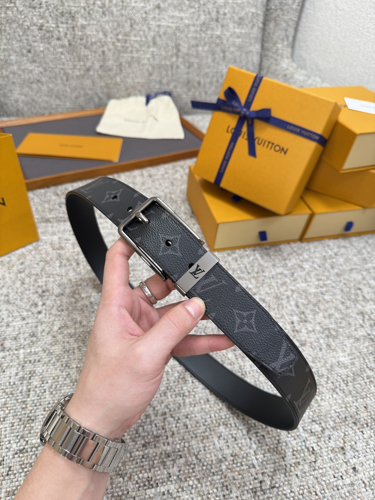 LV PONT NEUF Taurillon 루이비통 남성 벨트