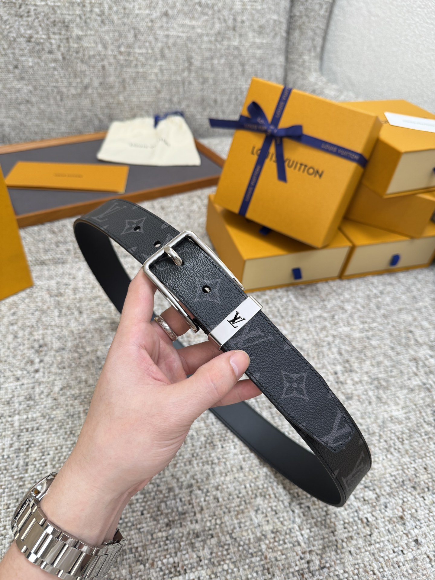 LV PONT NEUF Taurillon 루이비통 남성 벨트