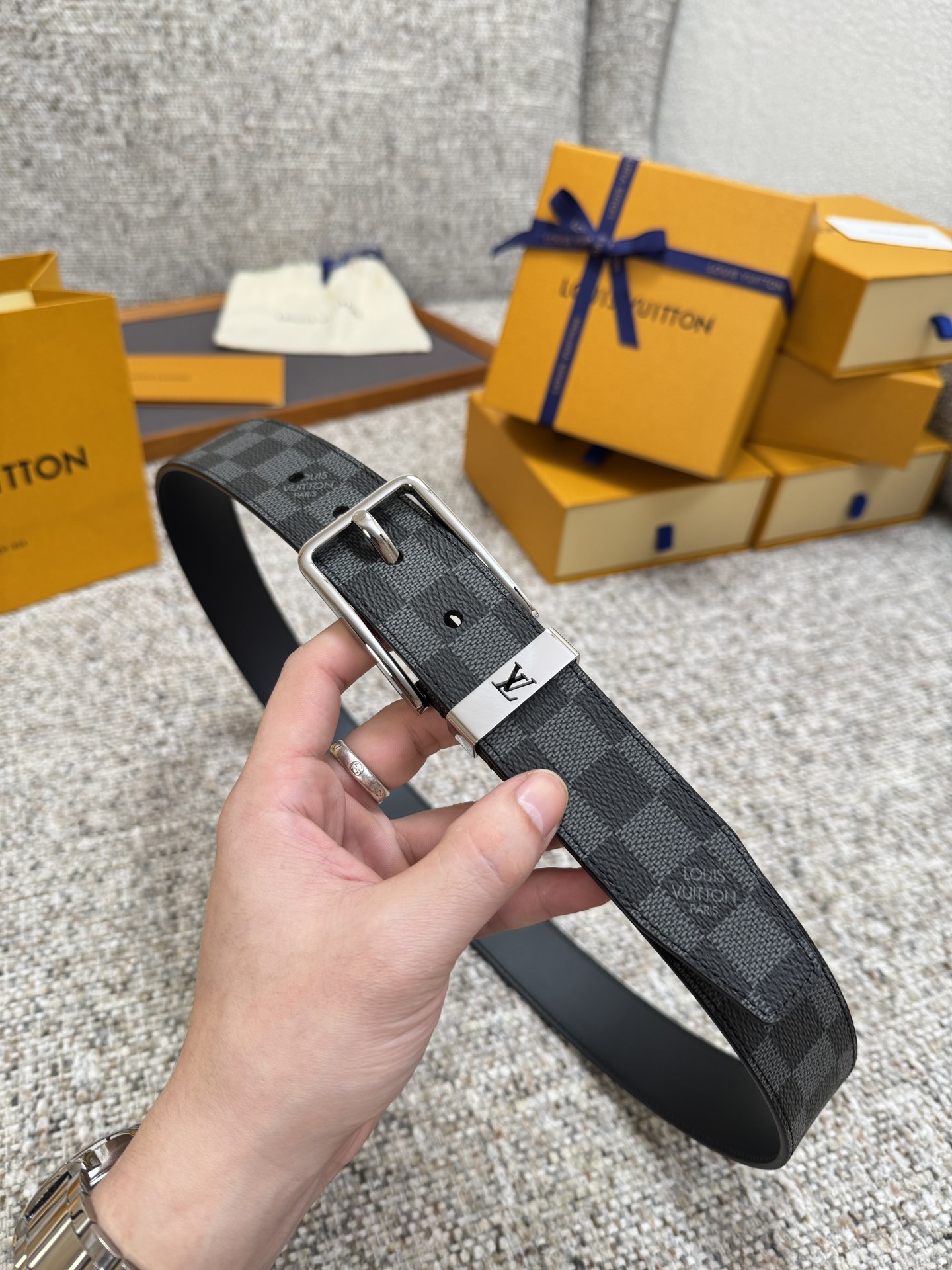 LV PONT NEUF Taurillon 루이비통 남성 벨트