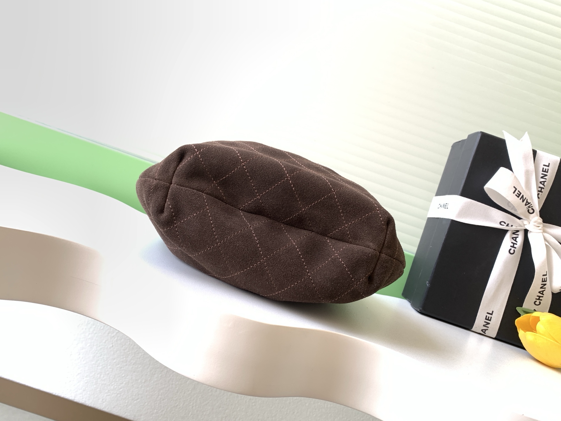 Chanel 샤넬 26C 크루즈 스웨이드 토트백 가방 (미디엄)