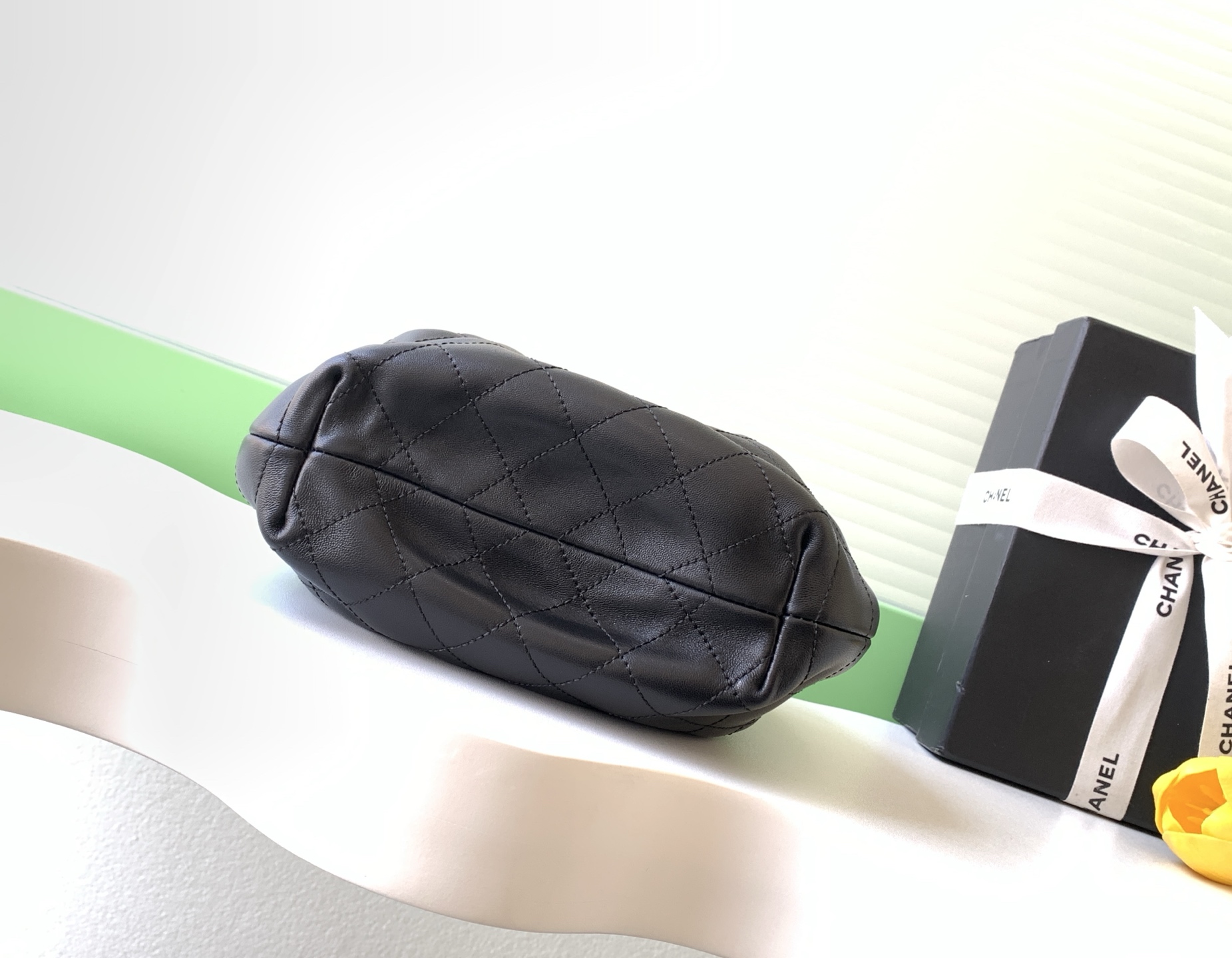 Chanel 샤넬 26C 크루즈 스웨이드 토트백 가방 (미디엄)