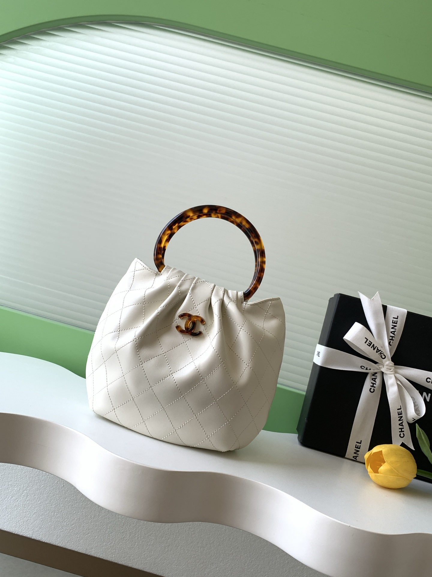 Chanel 샤넬 26C 크루즈 스웨이드 토트백 가방 (미디엄)