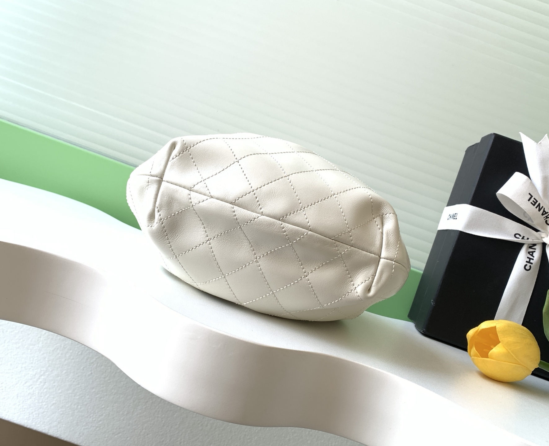 Chanel 샤넬 26C 크루즈 스웨이드 토트백 가방 (미디엄)