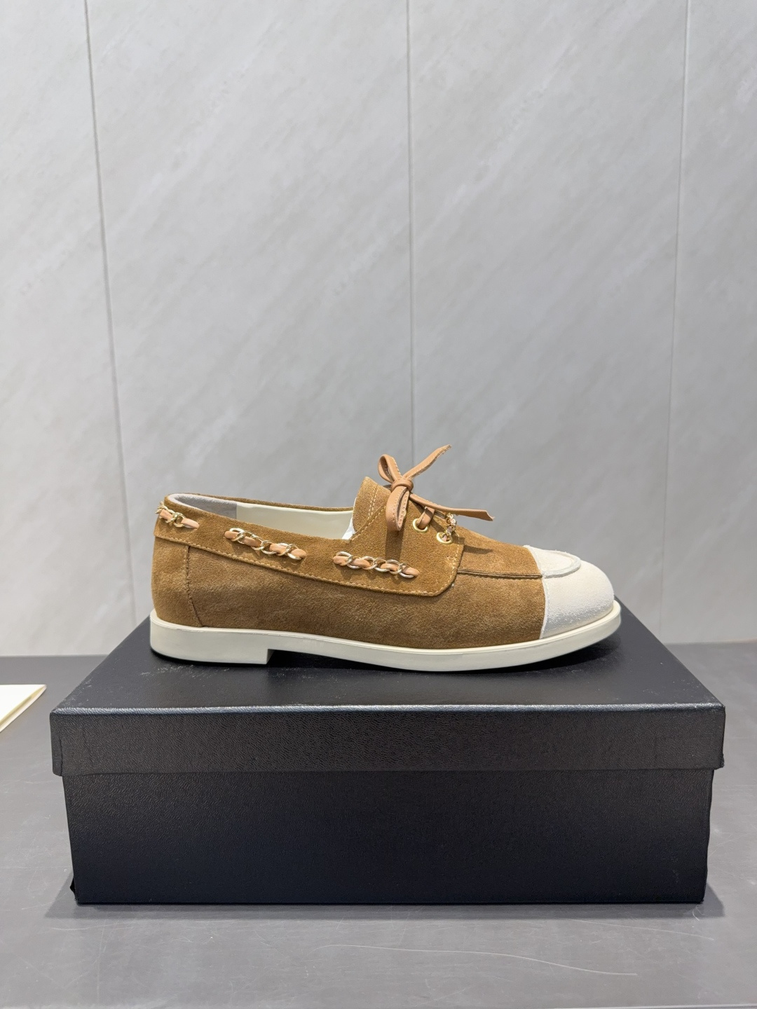 CHANEL 샤넬 리본 체인 로퍼 신발