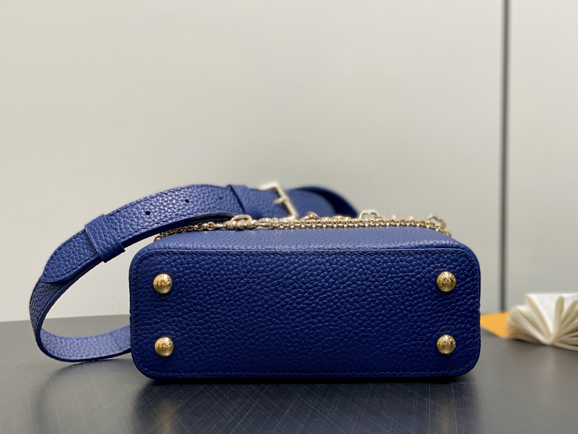 LV Capucines Mini Handbag (LV 루이비통 카퓌신 미니 핸드백가방) - M27035 21cm