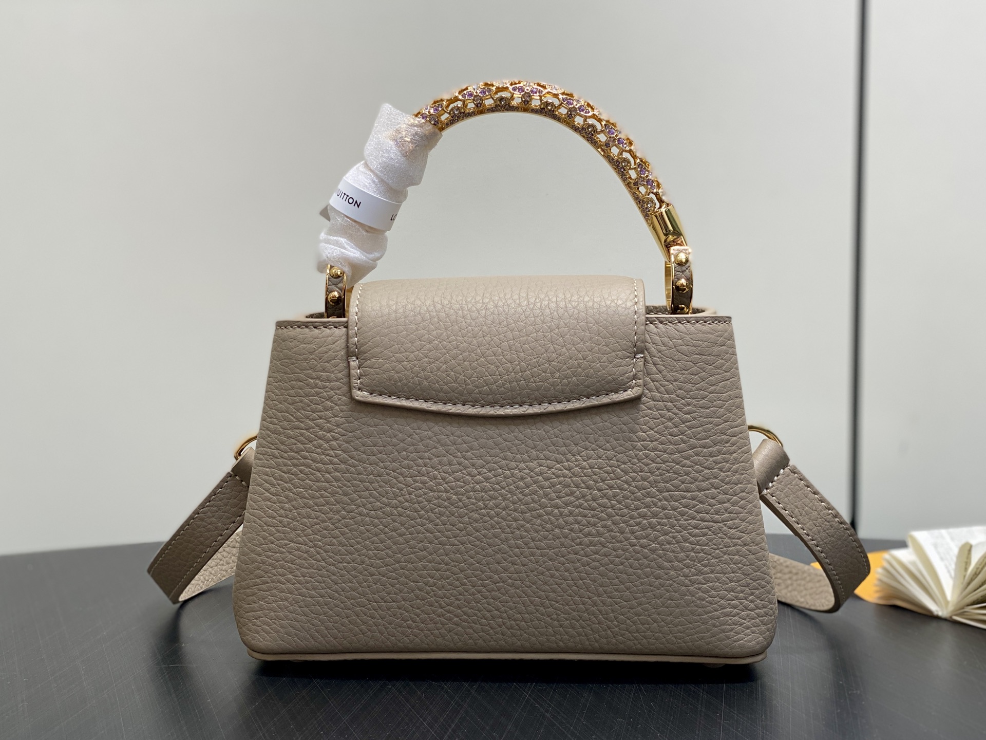 LV Capucines Mini Handbag (LV 루이비통 카퓌신 미니 핸드백 가방) - M14177 21cm