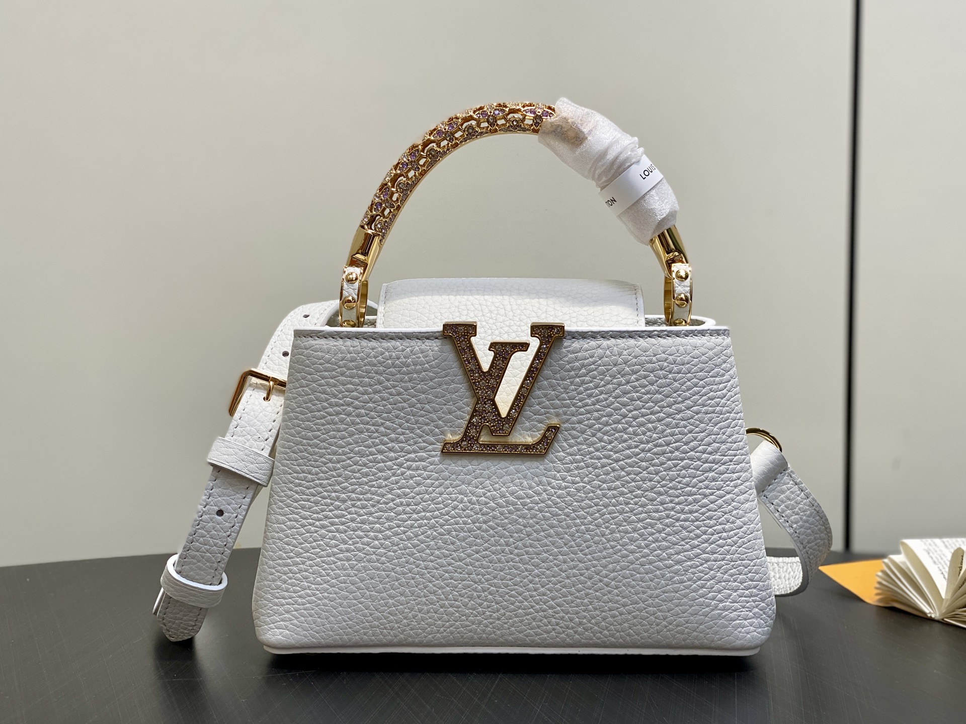 LV Capucines Mini Handbag (LV 루이비통 카퓌신 미니 핸드백 가방) - M14177 21cm