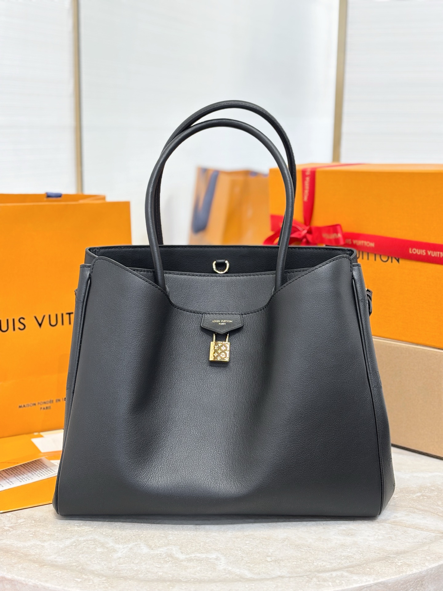 LV Vendôme Medium Handbag MM (LV 루이비통 방돔 중형 핸드백) - M26338 가방