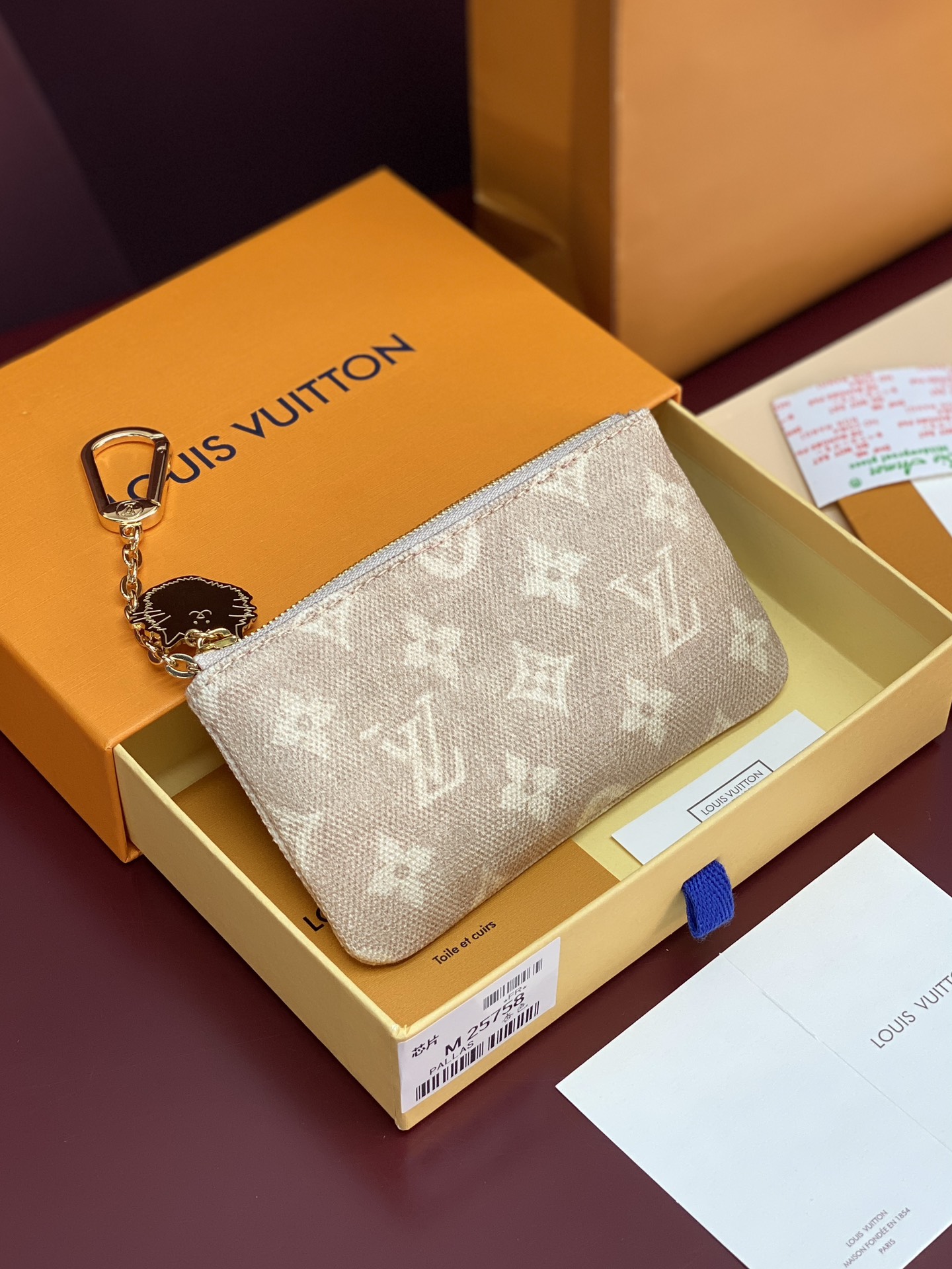 LV x Grace Coddington Pochette Clés (LV 루이비통 캣 키 파우치) - M25758 지갑