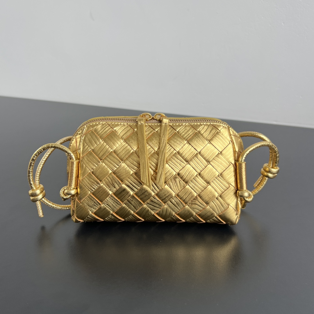 BOTTEGA VENETA BV Concert Pouch (보테가 베네타 콘서트 파우치 백 가방) - 794258