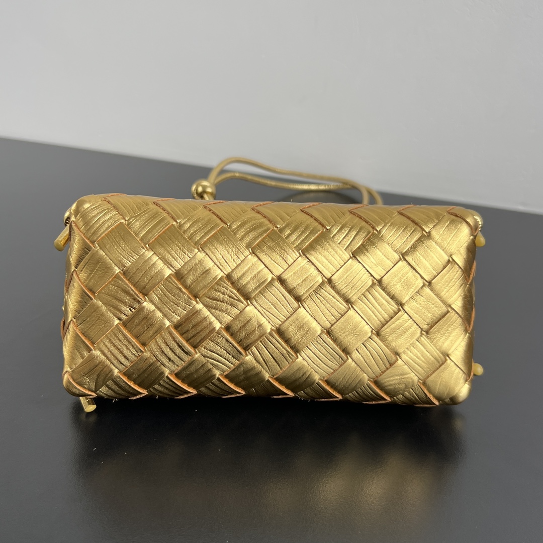 BOTTEGA VENETA BV Concert Pouch (보테가 베네타 콘서트 파우치 백 가방) - 794258