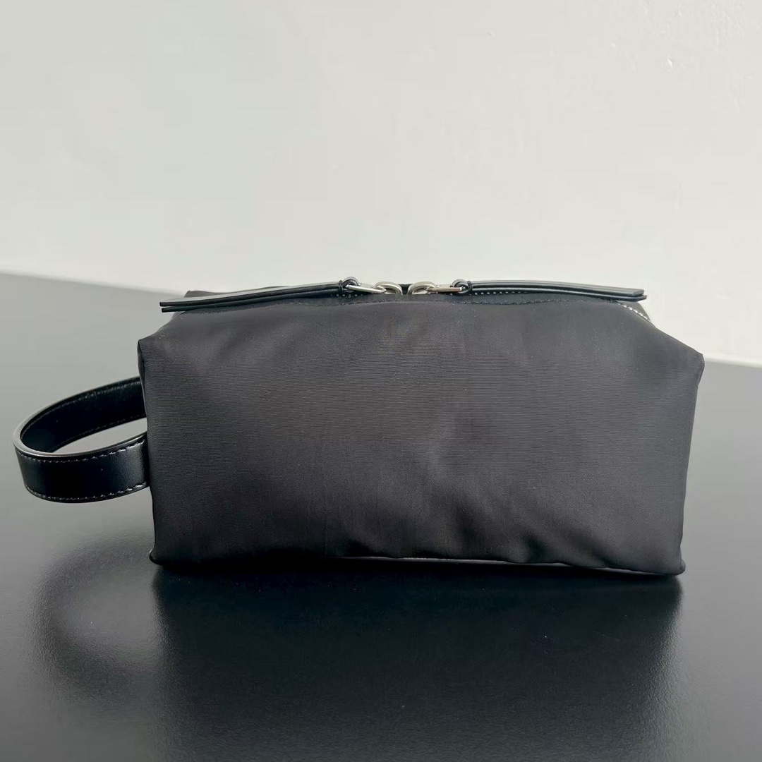 BOTTEGA VENETA BV 보테가 베네타 초경량 나일론 워시백 - 806369 가방