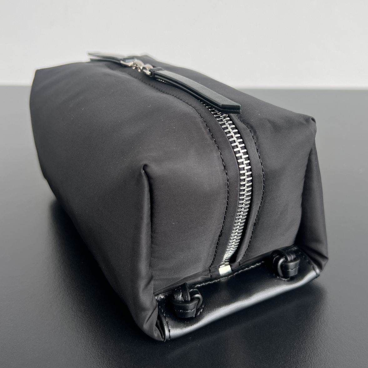 BOTTEGA VENETA BV 보테가 베네타 초경량 나일론 워시백 - 806369 가방