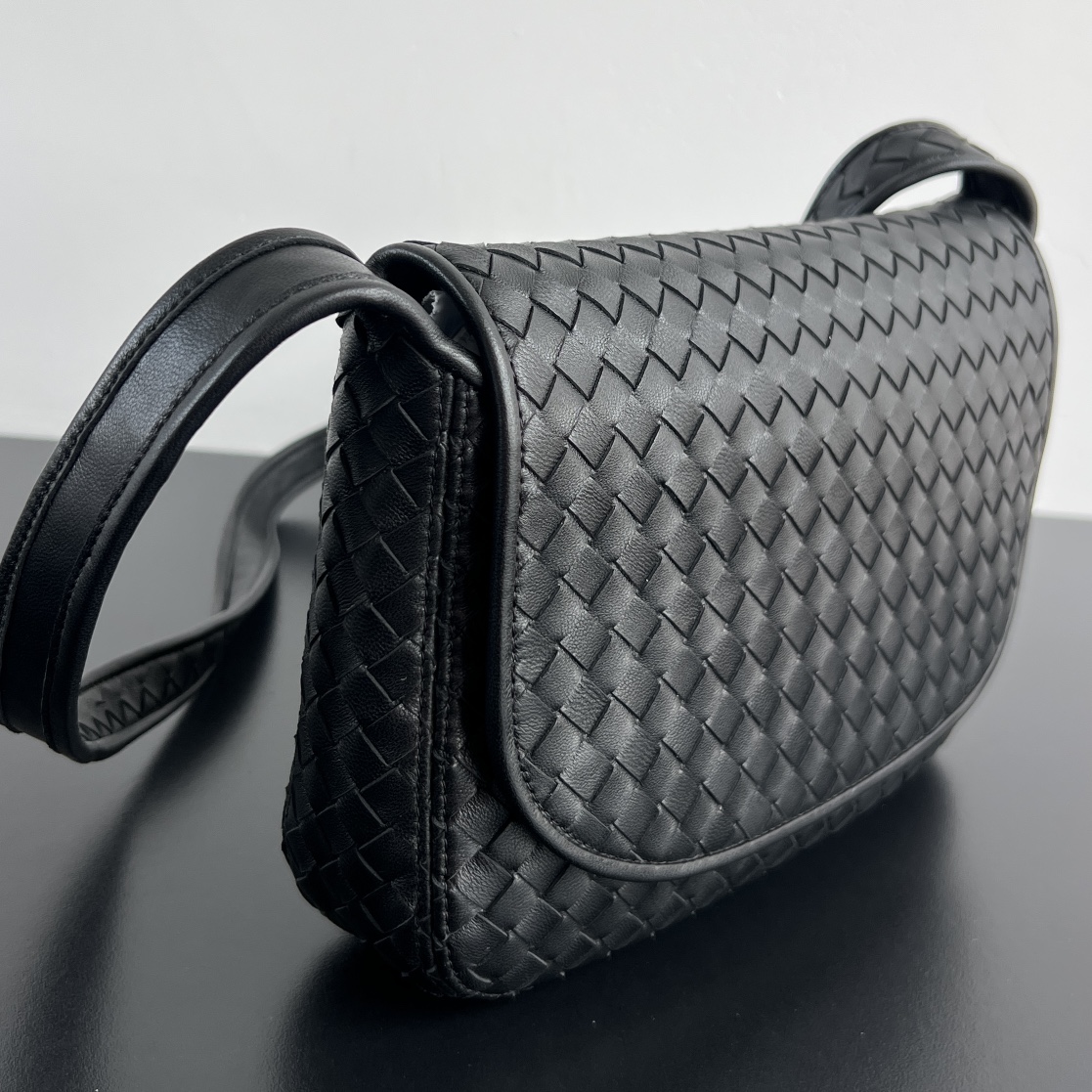 ​​​​​​​BOTTEGA VENETA BV 보테가 베네타 Veneto(베네토) 플랩 숄더백 - 843836 가방